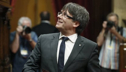 El president de la Generalitat, Carles Puigdemont, durant el ple del Parlament.