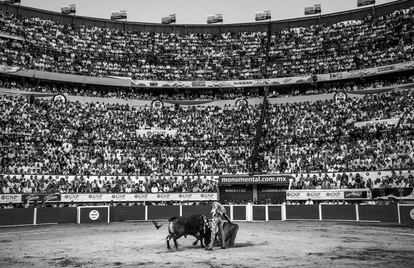 La plaza acogió al diestro con un lleno absoluto. Se lidiaron seis toros, tres de Fernando de la Mora, primero, cuarto y quinto; y otros tres de Los Encinos, segundo, cuarto y sexto.