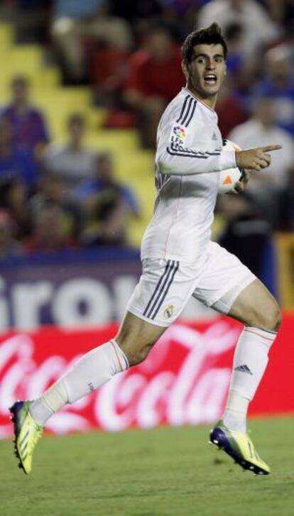 Morata celebra su tanto ante el Levante.