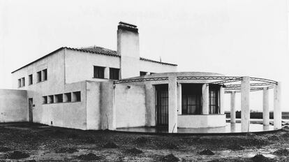 El comedor de los albergues era un salón semicircular con vistas al paisaje.