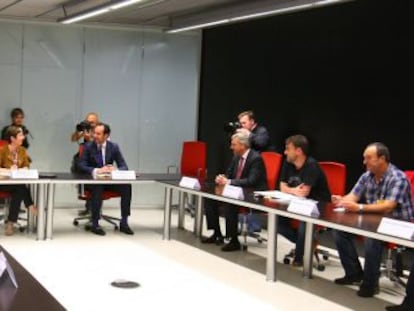 Miembros del Foro Mar&iacute;timo y representantes del Gobierno vasco en una reuni&oacute;n anterior. 