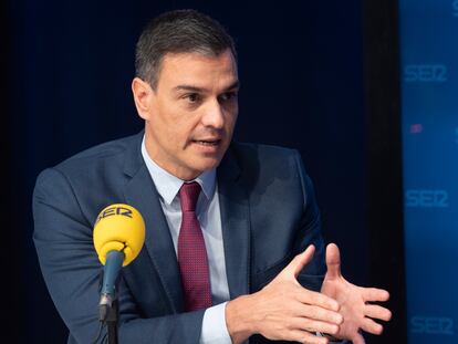 El presidente del Gobierno, Pedro Sánchez, entrevistado en Cadena SER, este lunes.