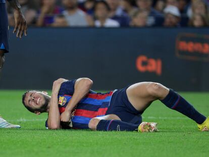 BARCELONA Sergi Roberto se queja de dolor durante el encuentro ante el Athletic.