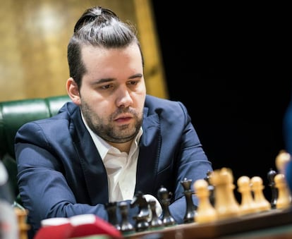 Ian Niepómniachi, al inicio de su partida de hoy frente a Fabiano Caruana