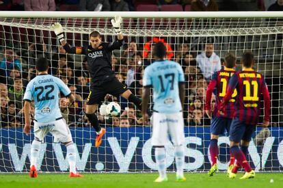 Víctor Valdés antes de lesionarse