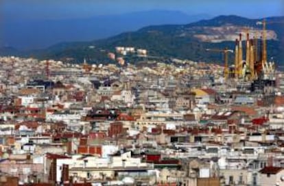 Vista de la ciudad de Barcelona desde la montaña de Montjuic. EFE/Archivo