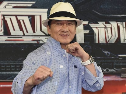 O ator hongkonés Jackie Chan posando para os meios durante uma coletiva de imprensa em Sydney, Austrália.