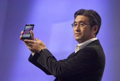 Kunimasa Suzuki, presidente y CEO de Sony Mobile Communications, presenta el Sony Xperia Z1.