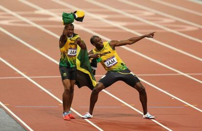 Bolt y Blake, después de ganar el 4x100 con Jamaica.