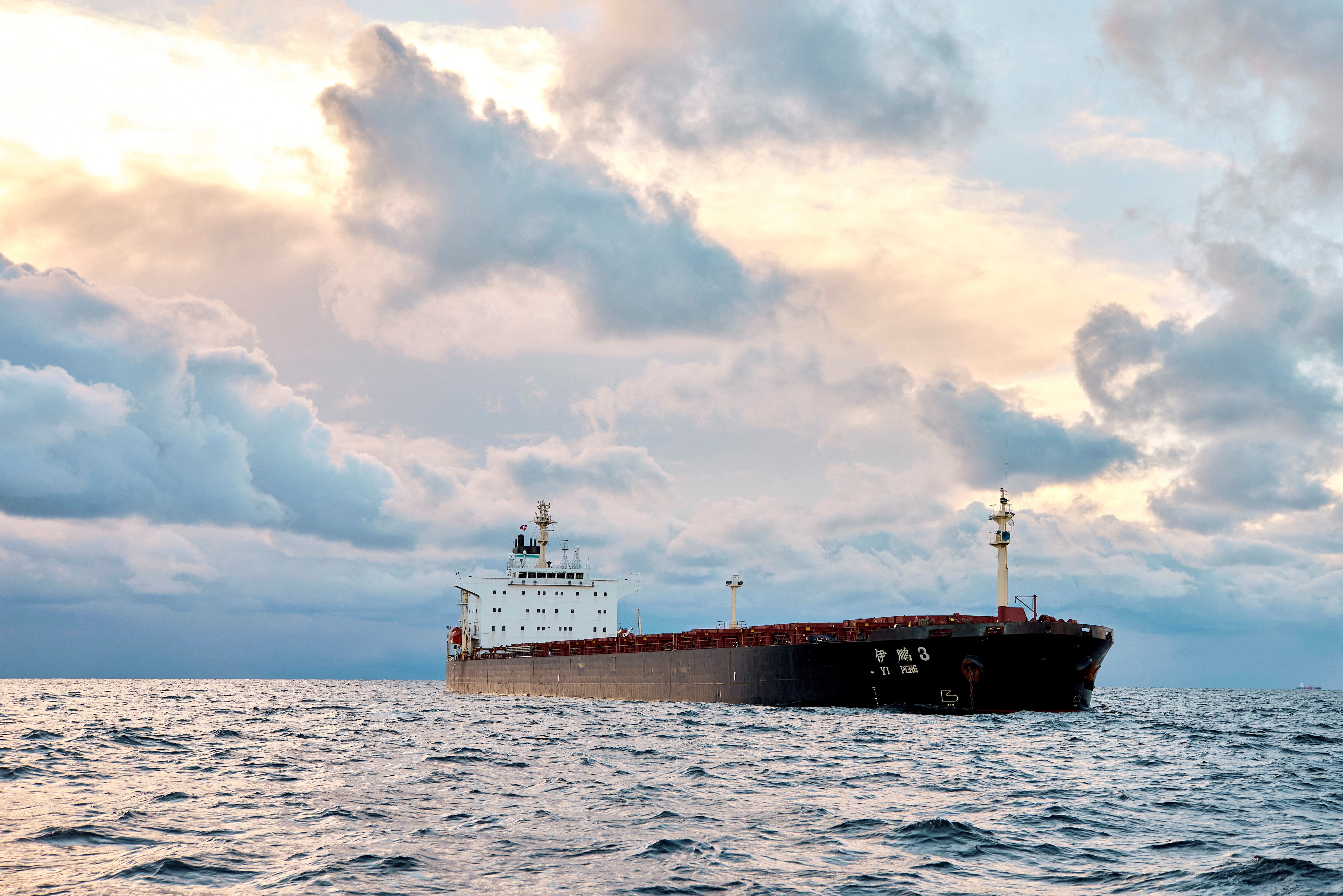 Dinamarca vigila un barco chino sospechoso del presunto sabotaje a dos cables submarinos en el...