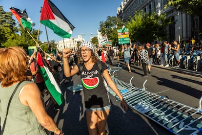 Manifestantes propalestinos, a la altura del Banco de España. 