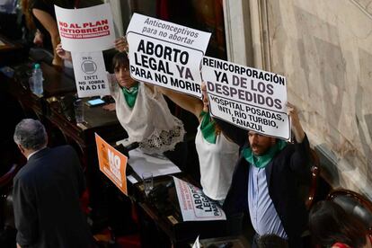 Diputados de izquierda señalan algunas de las pujas de 2018: aborto y despidos.