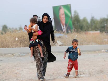 Iraquíes que huyeron a Siria por la violencia regresan a su país este sábado.