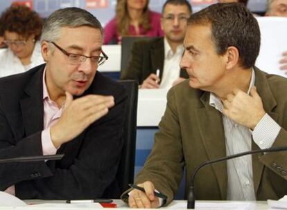 José Blanco y José Luis Rodríguez Zapatero, durante la reunión del Comité Federal.