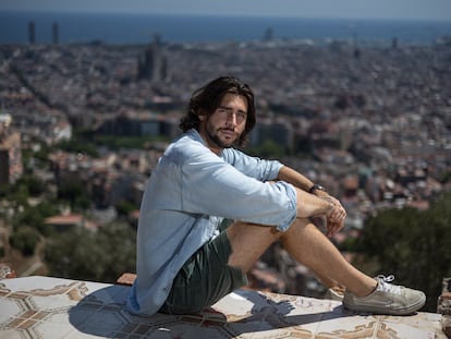 Álvaro Soler, en el mirador Los Bunkers del Carmel de Barcelona, el pasado 4 de agosto.