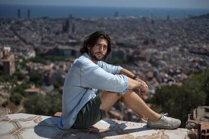 Álvaro Soler, en el mirador Los Bunkers del Carmel de Barcelona, el pasado 4 de agosto.