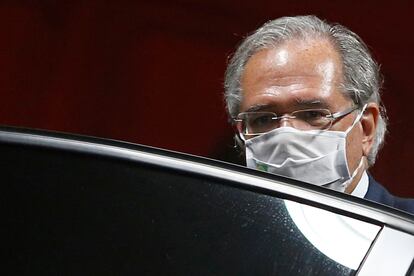 Paulo Guedes após o expediente no Ministério da Economia em 5 de outubro.