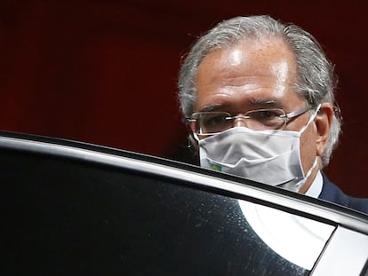 Paulo Guedes após o expediente no Ministério da Economia em 5 de outubro.