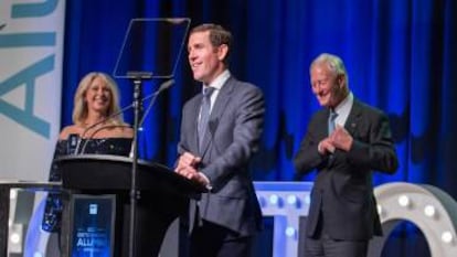 Lex Greensill, en 2019, recogiendo el premio al exalumno del año de la Universidad de Tecnología de Queensland, en Brisbane (Australia).