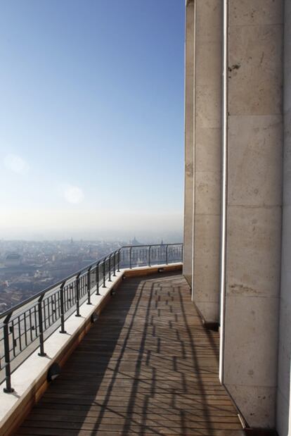 Terraza de la planta 33 de la Torre de Madrid.