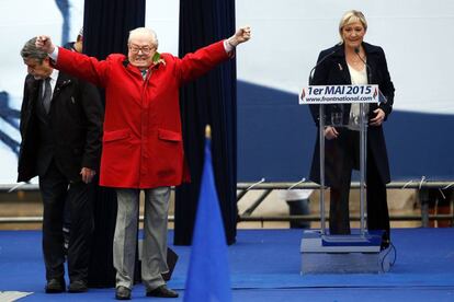 Jean-Marie y Marine Le Pen en su último acto del 1 de mayo juntos, en 2015