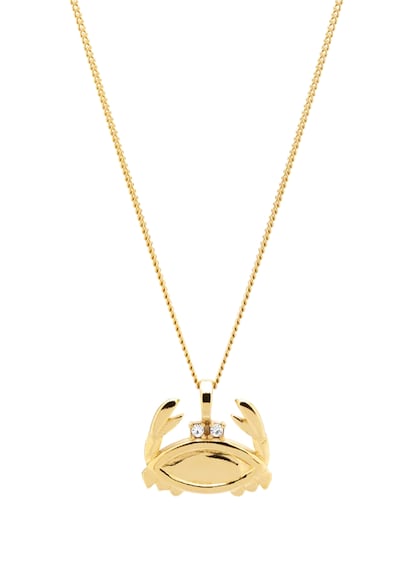Un divertido cangrejo pone el broche de oro al collar ‘Areia’ de la firma madrileña Small Affaire. 82 €