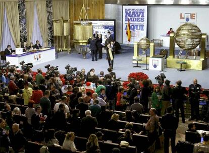 Vista del salón de actos poco antes de dar comienzo el Sorteo de Navidad 2009