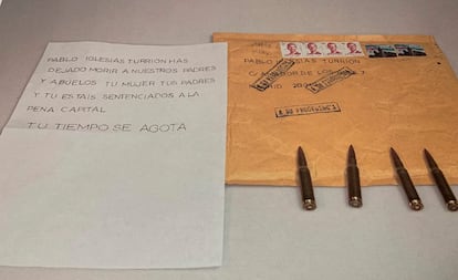 Image shared by Podemos leader Pablo Iglesias showing the letter and the bullets.