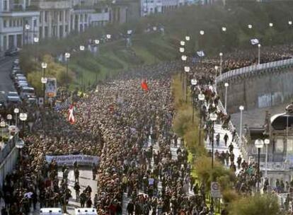 Imagen de la manifestación por la liberación de Otegi, Díez Usabiaga y los otros encarcelados que ayer recorrió San Sebastián.