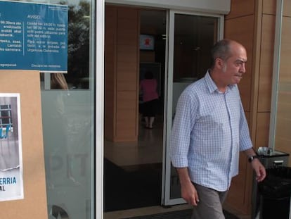 Garitano, cuando visitó en agosto pasado al preso de ETA Iosu Uribetxebarria, hospitalizado en San Sebastián enfermo de cáncer.