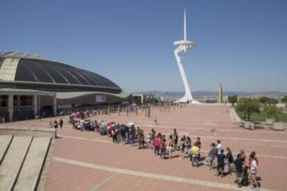 Aspirantes esperando su oportunidad en el Palau Sant Jordi de Barcelona