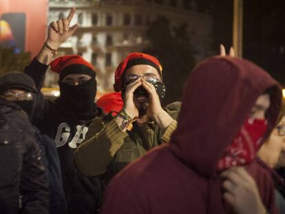 Manifestants constitucionalistes dilluns a Barcelona.