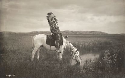 La fotografía de Edward S. Curtis, 'Un oasis en los Badlands' de 1905, forma parte de la muestra del Thyssen.