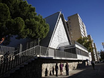 Parroquia de Nuestra Señora del Tránsito, en el PAU de Canillas.