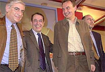 Manuel Huertas,  Nicolás Redondo, Rodríguez Zapatero y Rodolfo Ares, en un acto preelectoral vasco.