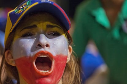 Seguidores del candidato a la presidencia de Venezuela, Henrique Capriles, participan en un acto político en Caracas. 