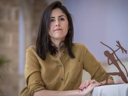 Raquel Taranilla, con el Premio Biblioteca Breve, el lunes pasado.