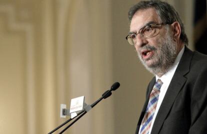 El presidente de la Academia de las Artes y las Ciencias Cinematográficas de España, Enrique González-Macho, durante su intervención en el Foro de la Nueva Economía.