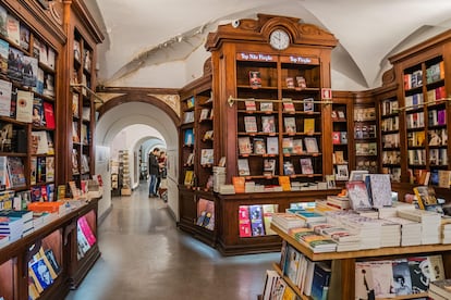 La librería Bertrand, fundada en 1732 en Lisboa, es la tienda de libros en activo más antigua del mundo.