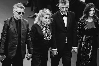 De izquierda a derecha, Benjamin Biolay, Catherine Deneuve, Christophe Honoré y Chiara Mastroianni en la presentación de 'Marcello Mio' el pasado mayo en el Festival de Cannes.