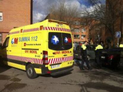 GRA255. MADRID, 29/01/2014.- Fotograf&iacute;a facilitada por Emergencia de la Comunidad de Madrid de una de sus ambulancias en  Rivas Vaciamadrid. EFE/-