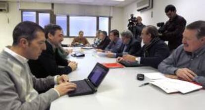 Reunión en Madrid de los representantes de los sindicatos de Iberia para estudiar el calendario de posibles movilizaciones ante la falta de avances en la negociación con la compañía sobre el plan de transformación. EFE/Archivo