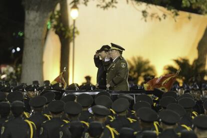 Daniel Ortega, junto al Jefe del Ejército, general Julio César Avilés, durante la investidura del militar.