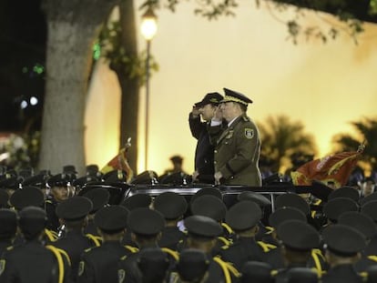 Daniel Ortega, junto al Jefe del Ejército, general Julio César Avilés, durante la investidura del militar.