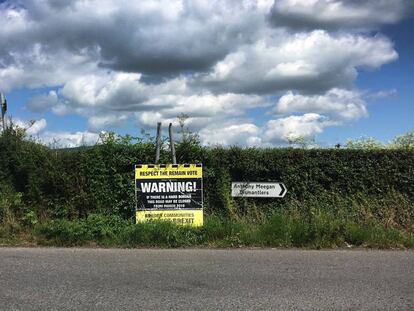 Cartel en una carretera de Crossmaglen advirtiendo que se cortar&iacute;a si hubiera Brexit.