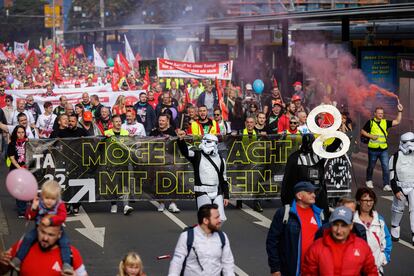 Miembros del sindicato IG Metall se manifestaban el sábado en Leipzig para pedir un aumento salarial.