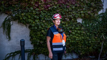 Inés Galindo, volcano expert in the command center in El Paso, La Palma.