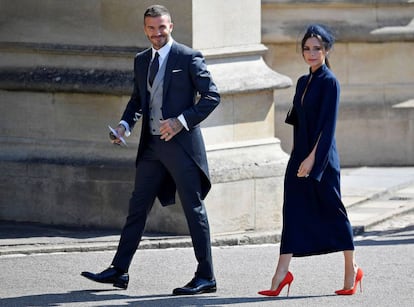 Vitória e David Beckham chegam ao palácio de Windsor.