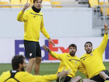 Llorente, Coke y Rami, en el entrenamiento en Ucrania.