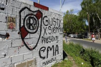 Homenaje a Gustavo en una esquina de su barrio.